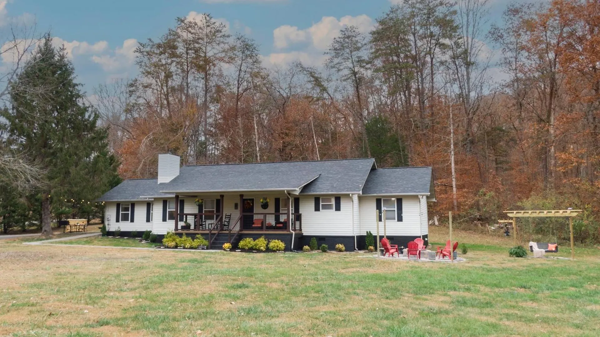Entertainment Galore! Luxurious Property, Spectacular & Peaceful Setting, Great Location, Close To Major Attractions!! * Pigeon Forge