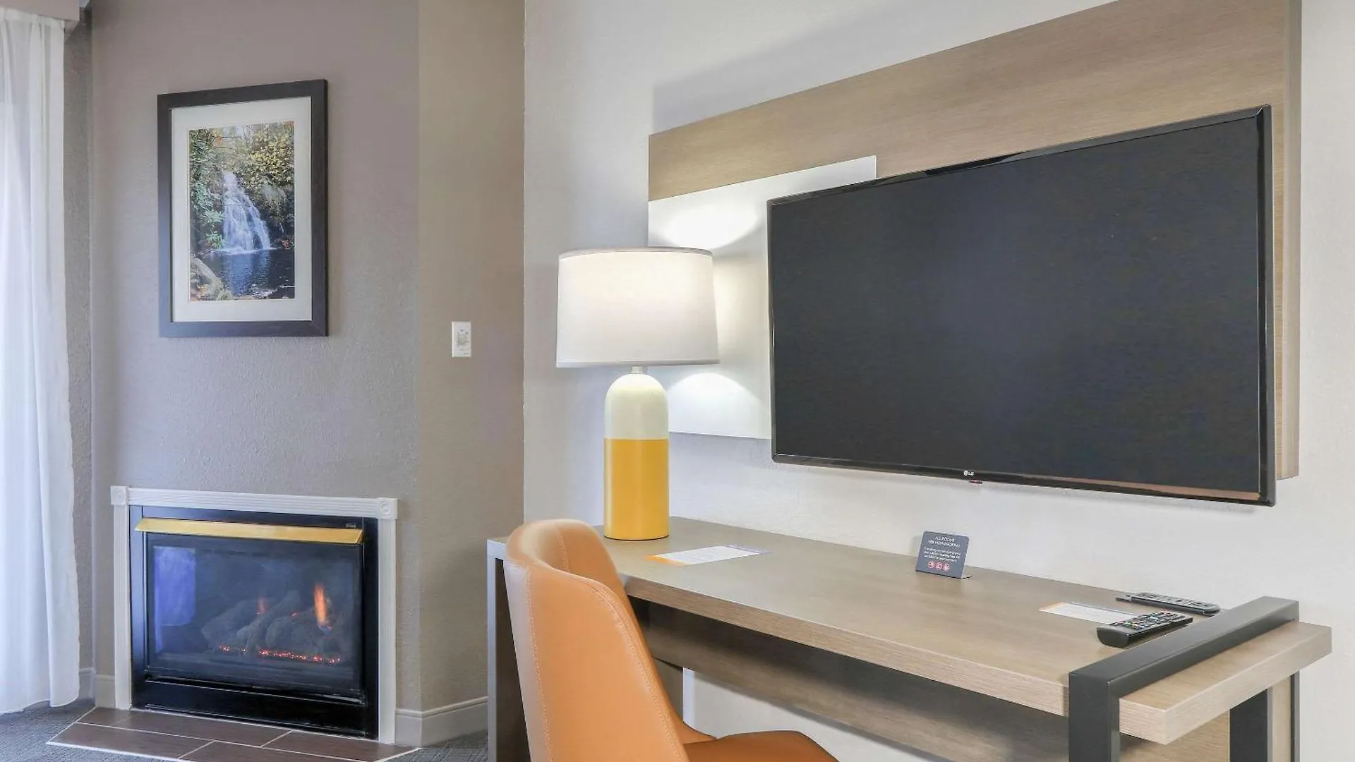 Comfort & At Dollywood Lane 2*