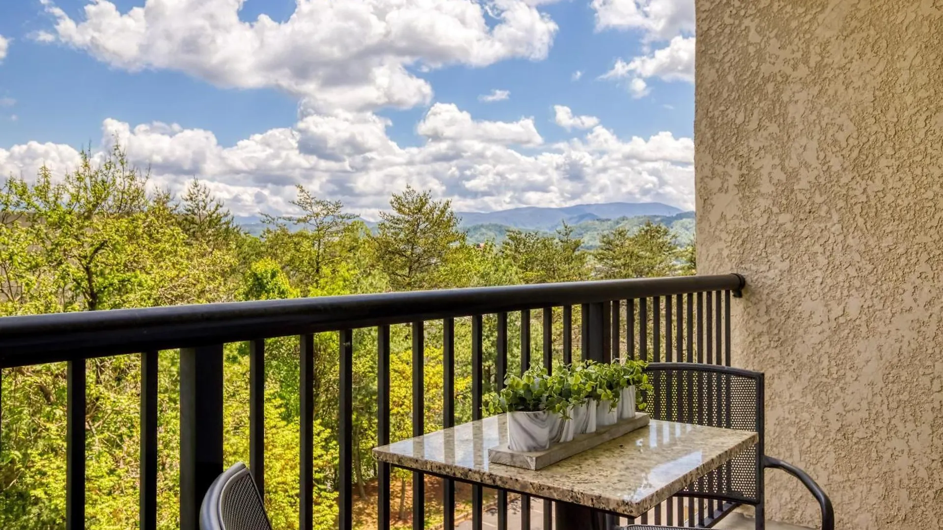 Luxurious Renovated, Pool, Basketball, Playground Feriehus *