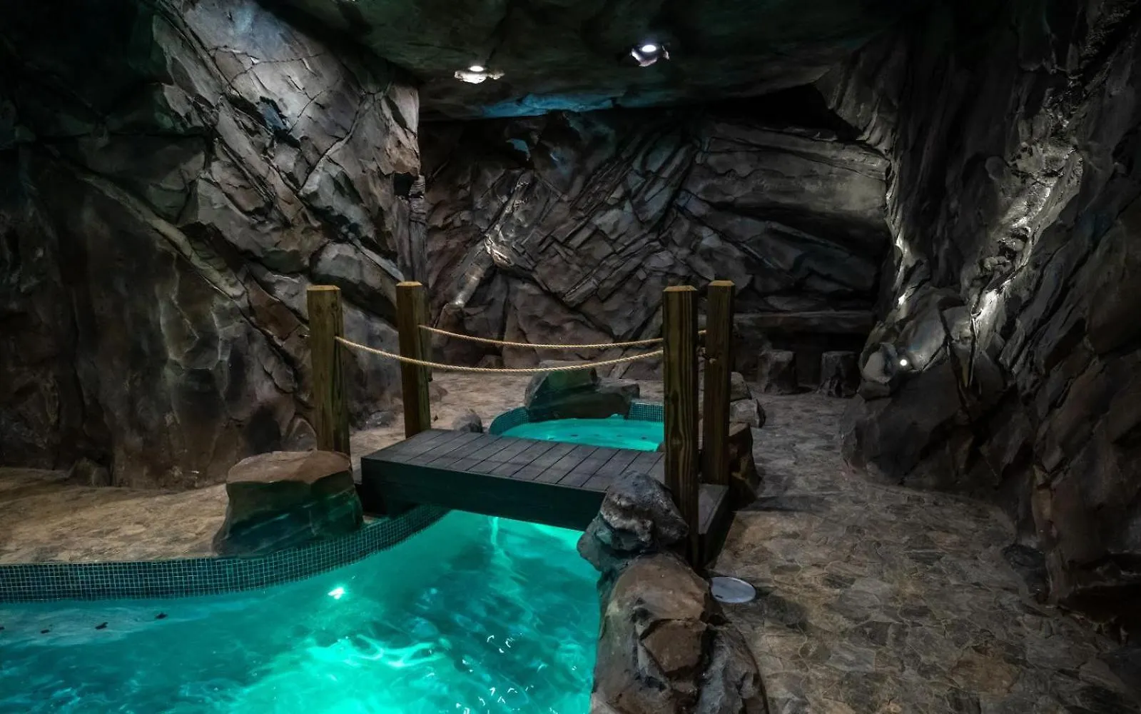 Cavern Cascades فيلة *