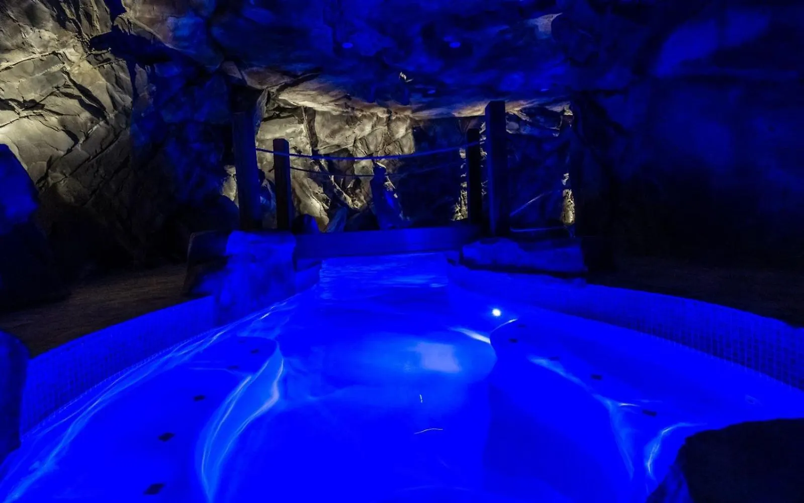 Cavern Cascades بيدجن فورج