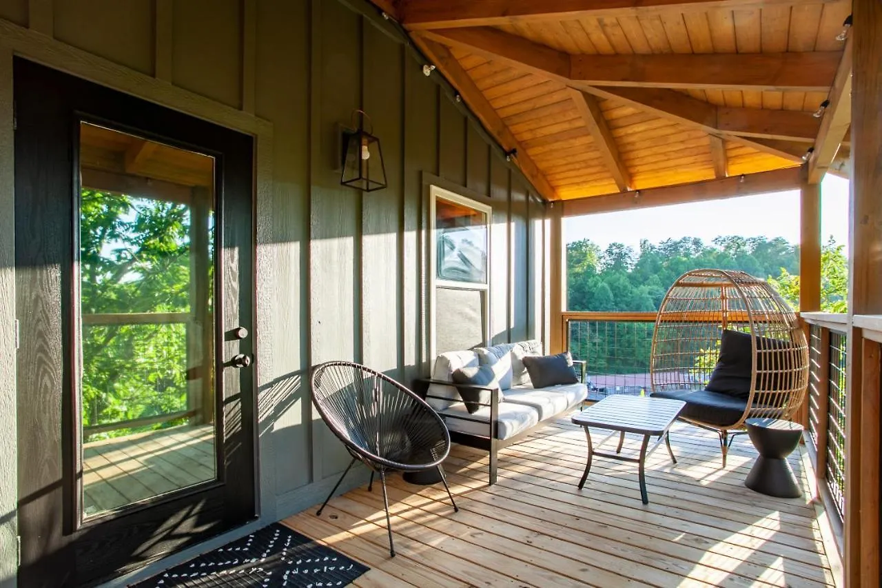 Smoky Mountain Retreat Pool Hot Tub Theater Games 度假居