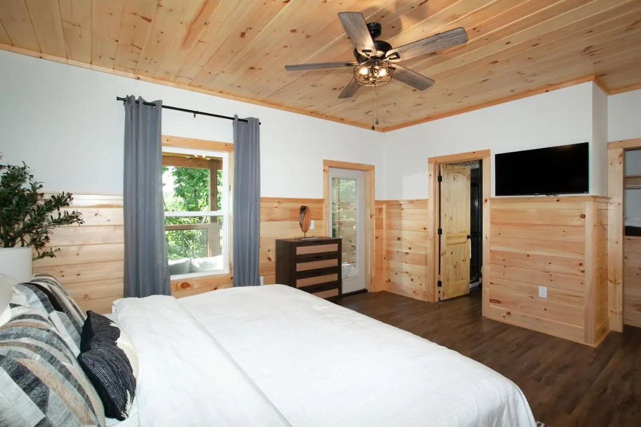 Smoky Mountain Retreat Pool Hot Tub Theater Games 度假居