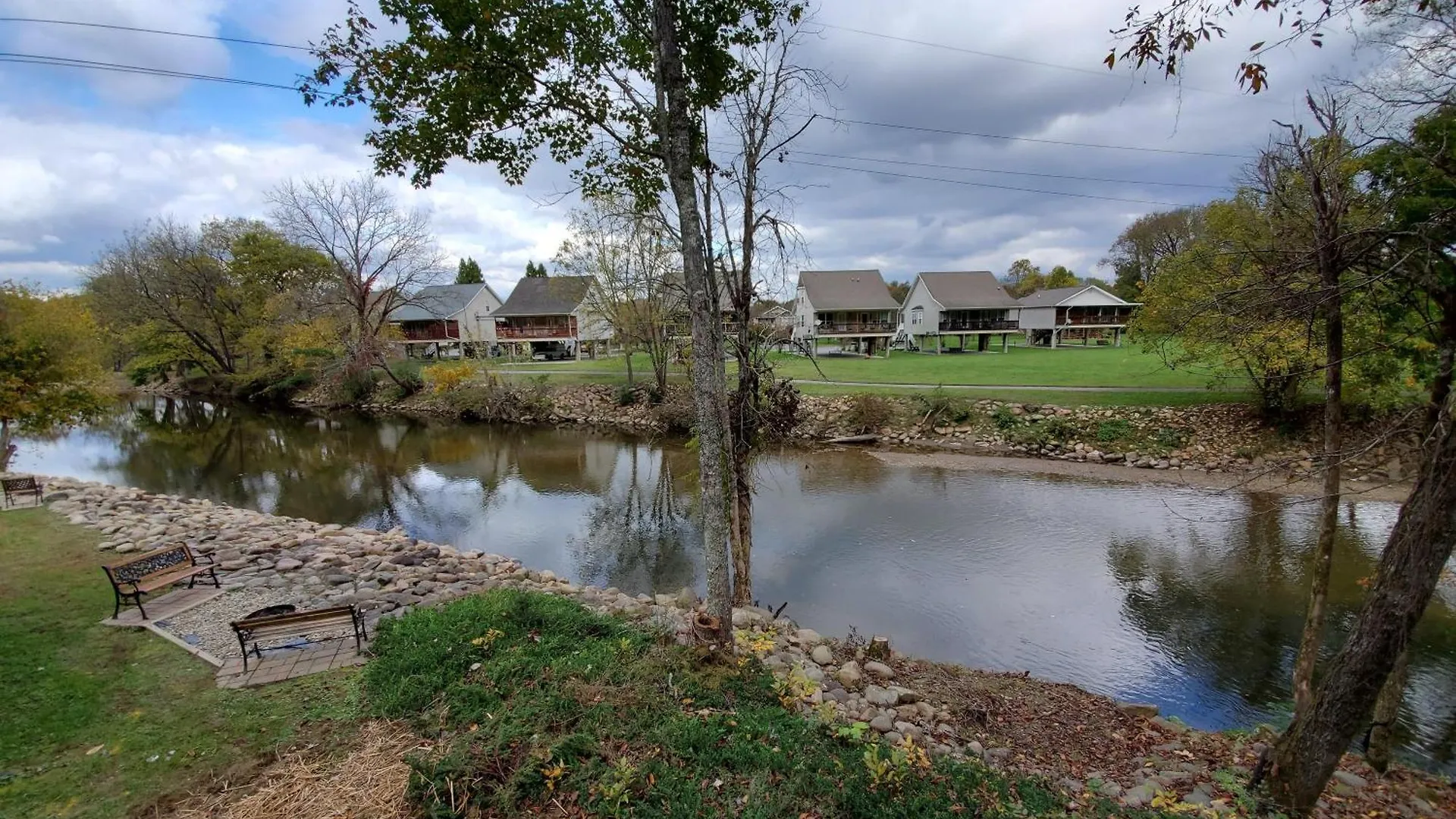 River Elegance #2335 * Pigeon Forge