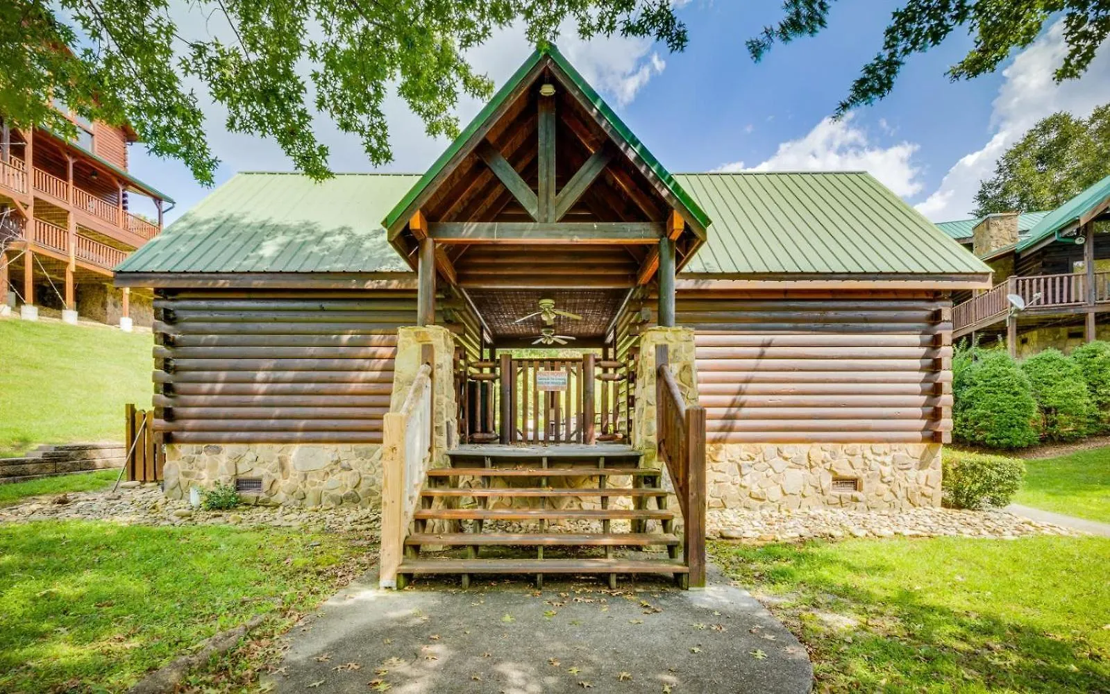 Heavenly Escape Villa Pigeon Forge