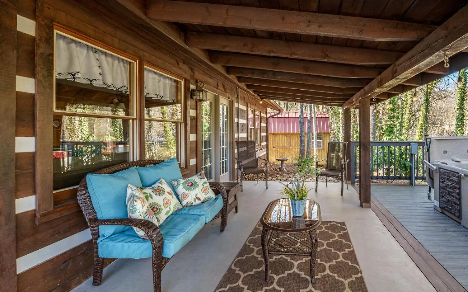 Wooded Bliss Hot Tub Single Level With No Steps Rocking Chairs And Wooded Views *