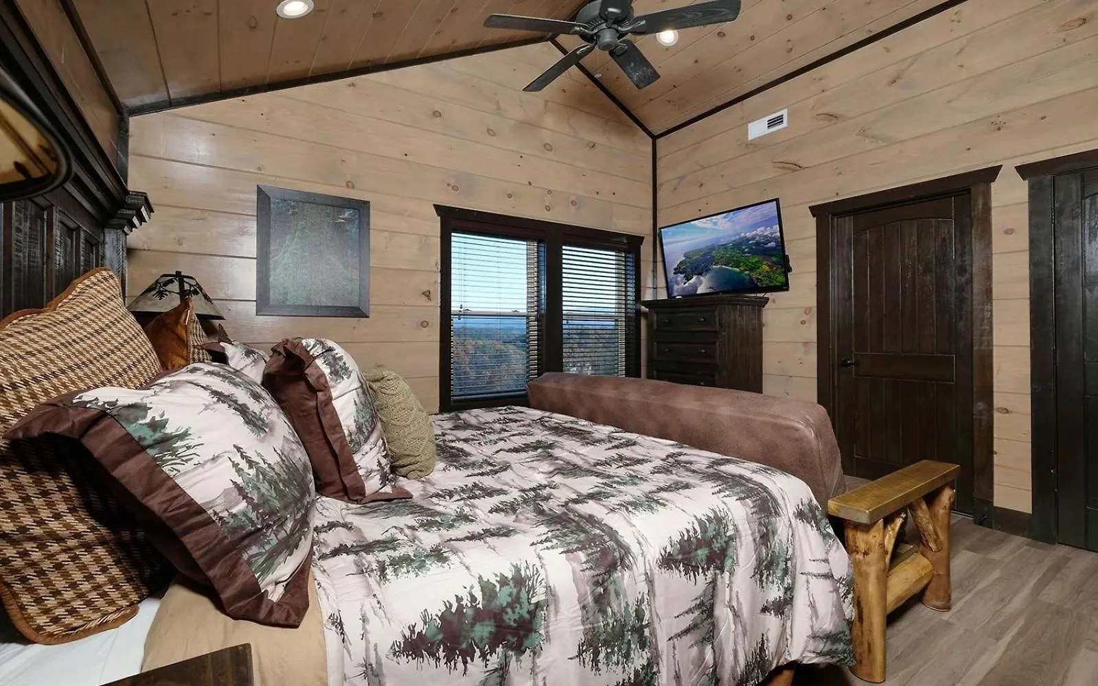 Hibernation Retreat Villa Pigeon Forge