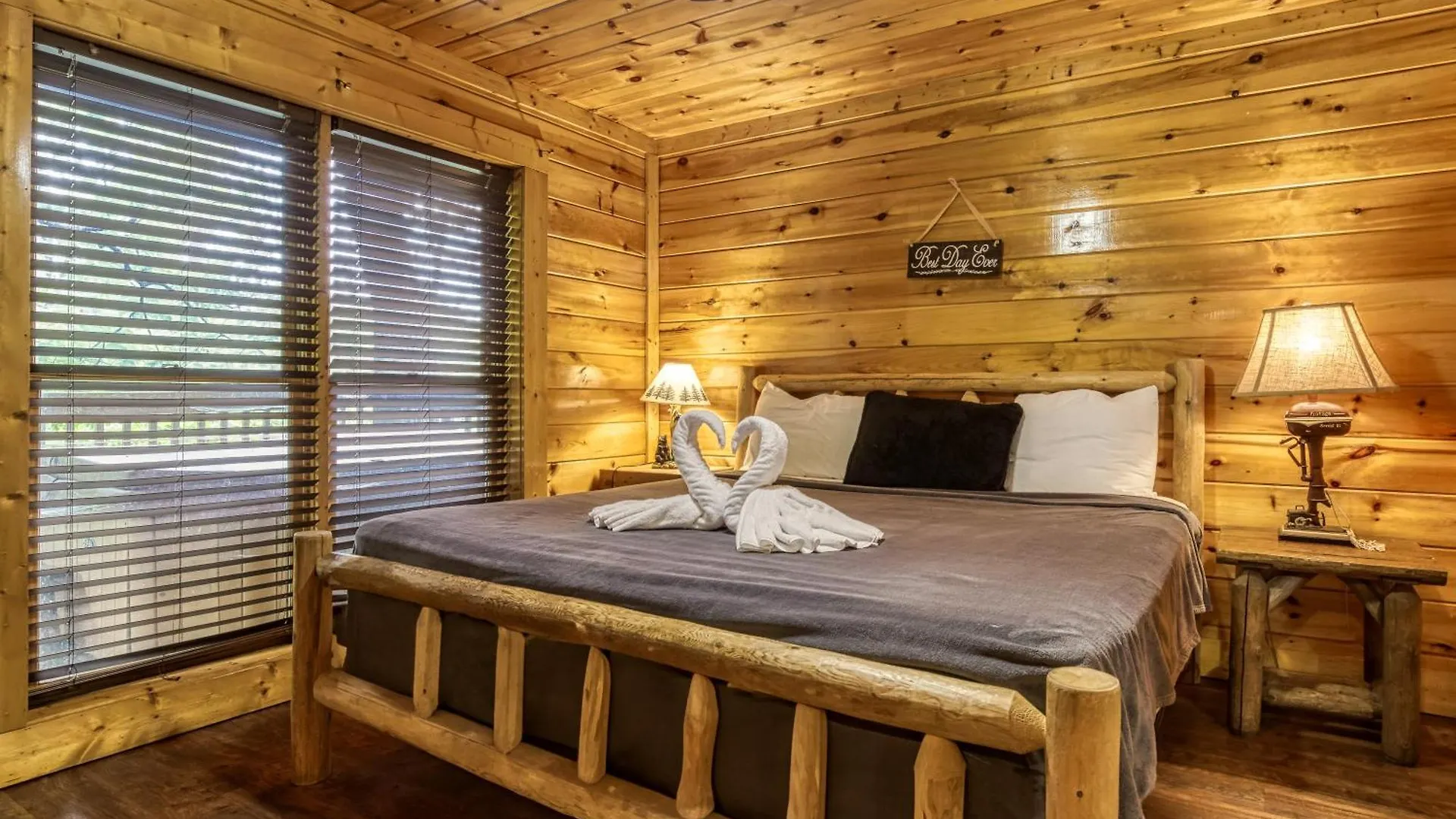 Big Bear Retreat- Game Room, Hot Tub Sleeps 30 * بيدجن فورج
