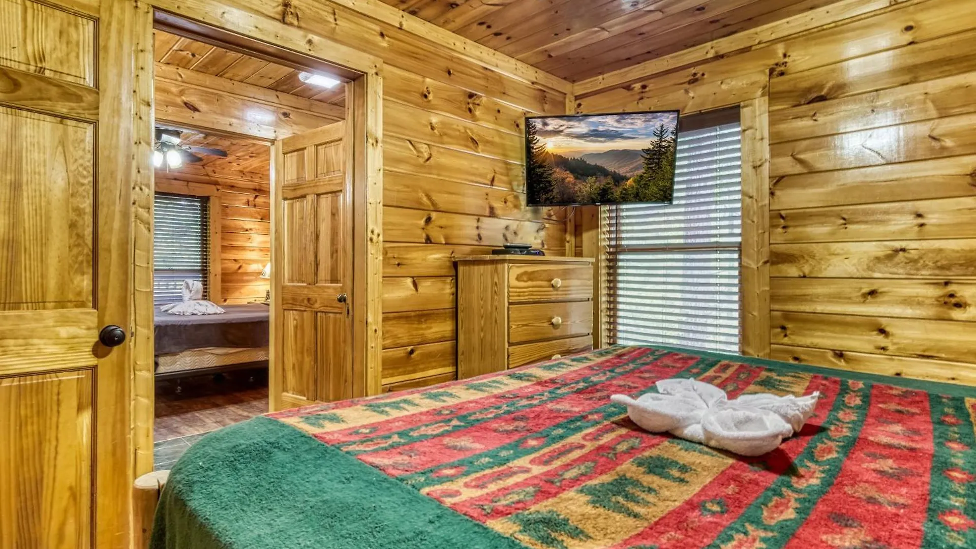 بيت للعطل Big Bear Retreat- Game Room, Hot Tub Sleeps 30 *