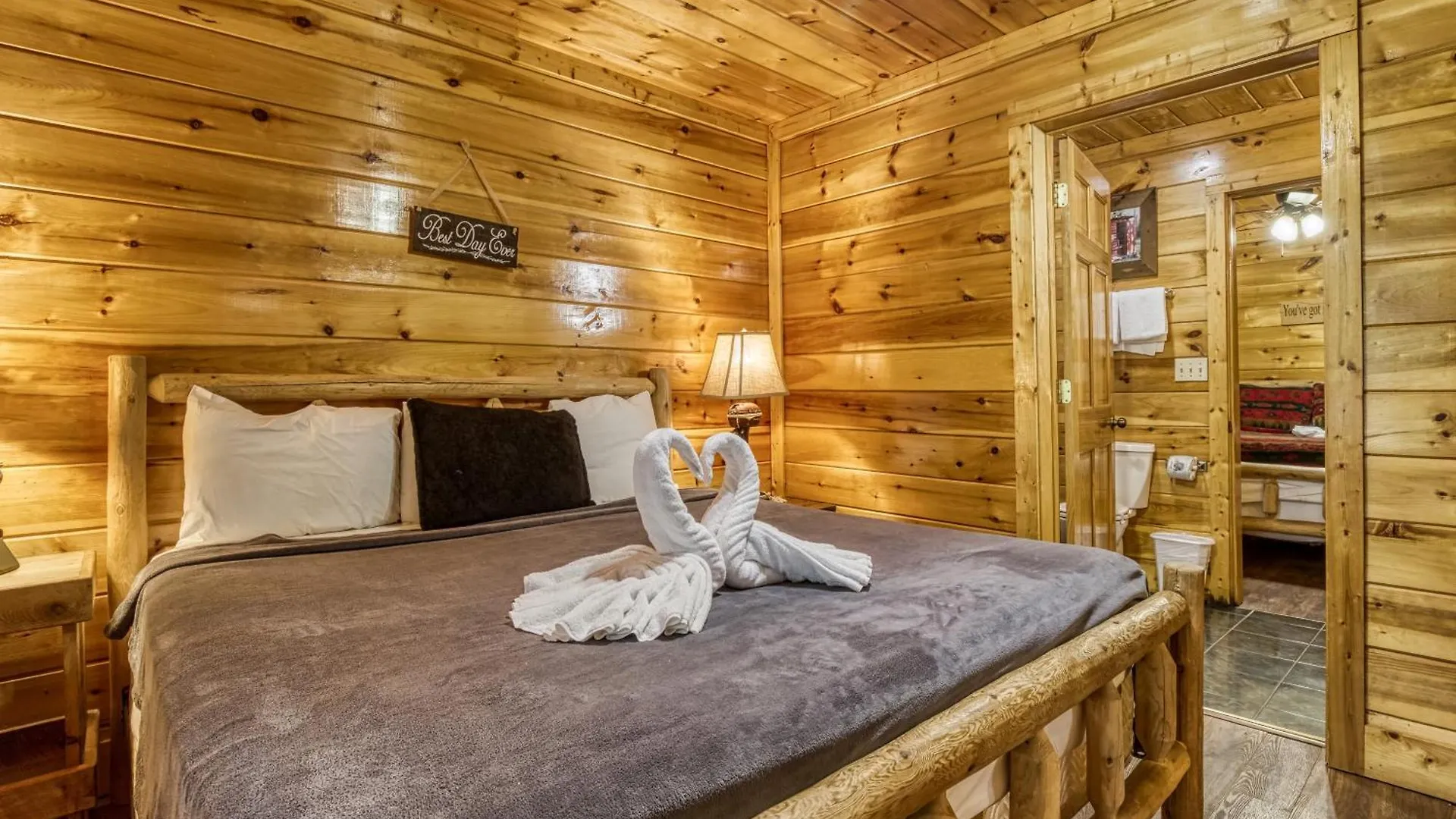 Big Bear Retreat- Game Room, Hot Tub Sleeps 30 *