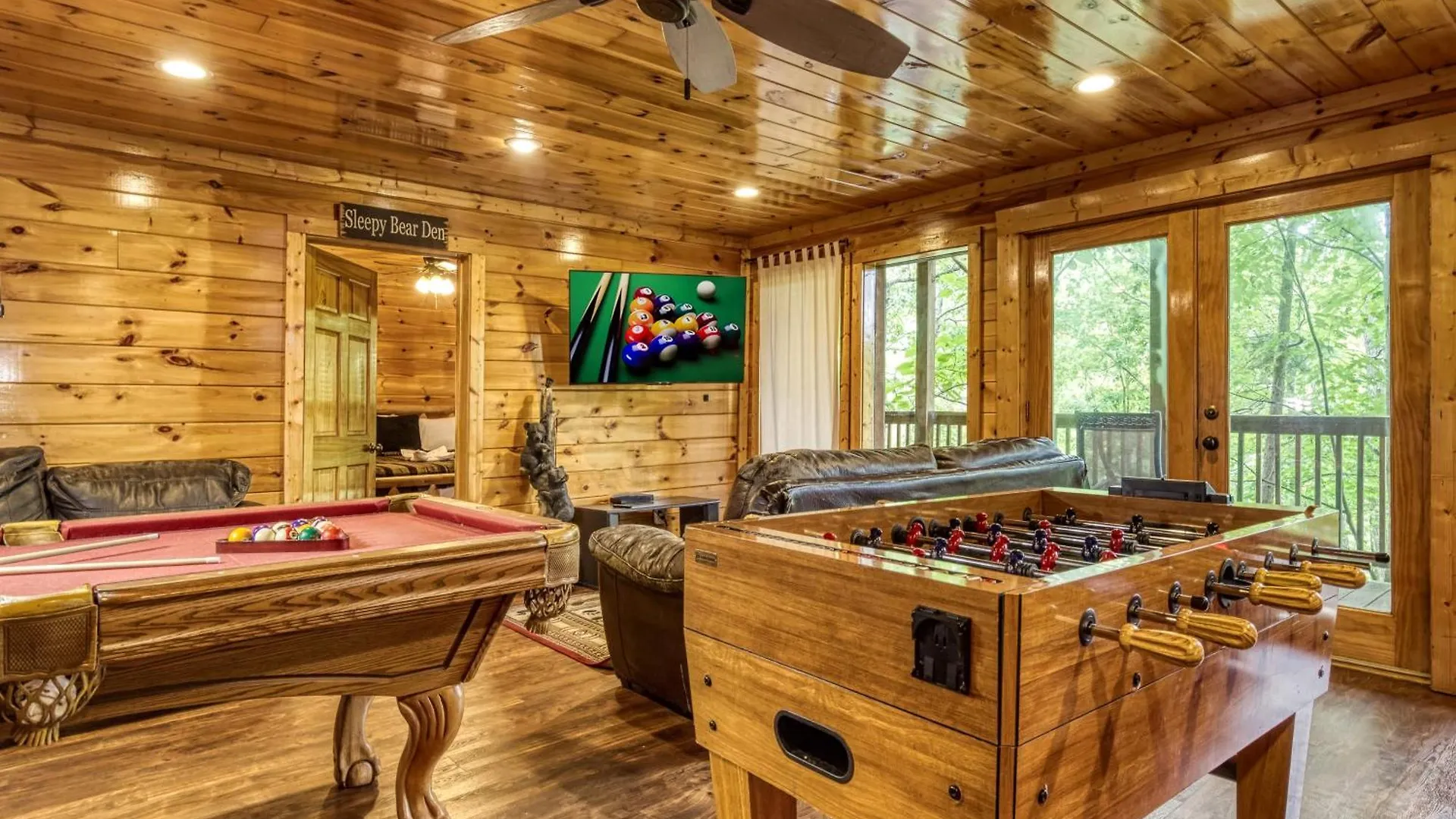 Big Bear Retreat- Game Room, Hot Tub Sleeps 30 بيت للعطل
