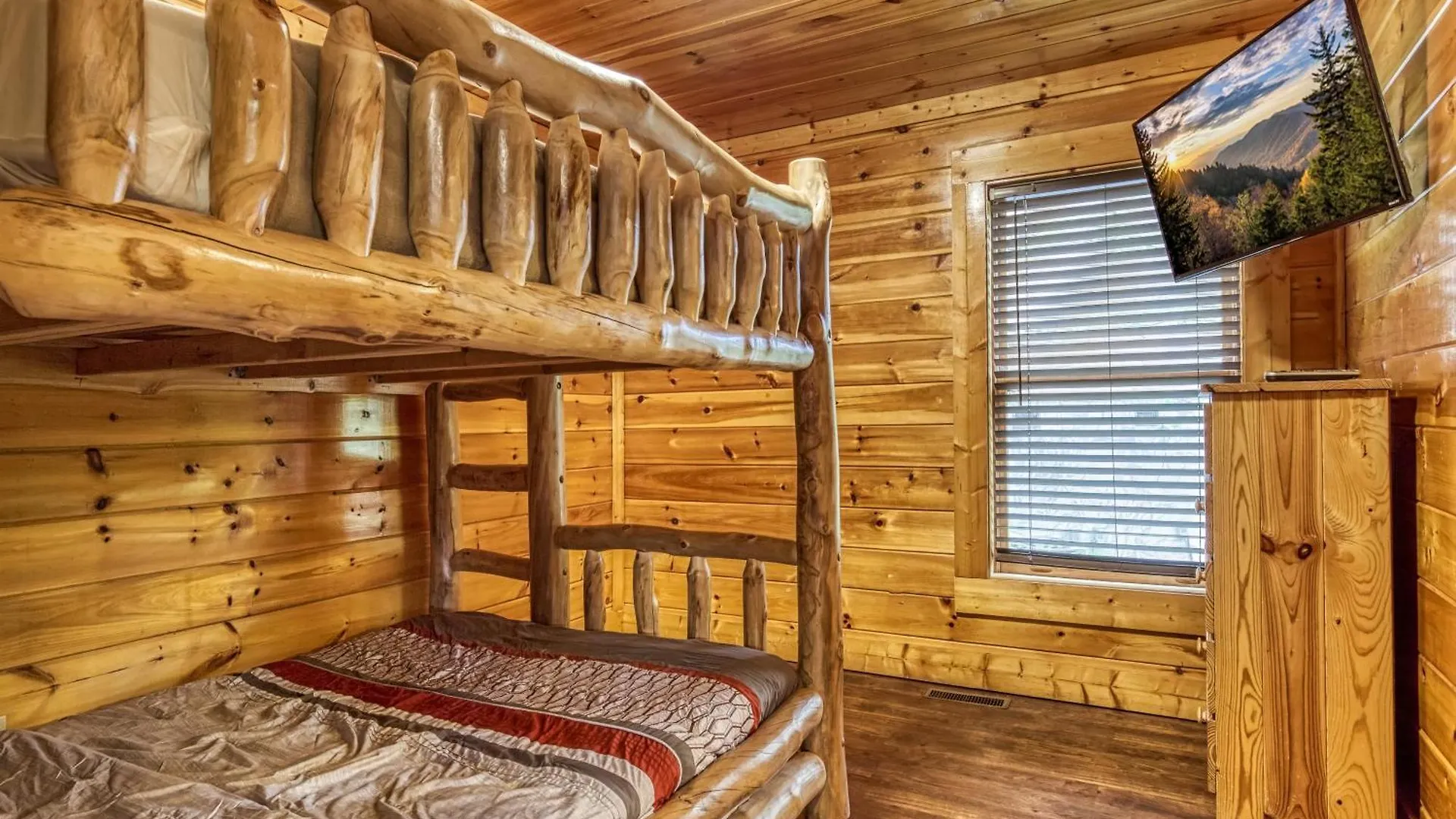 بيت للعطل Big Bear Retreat- Game Room, Hot Tub Sleeps 30