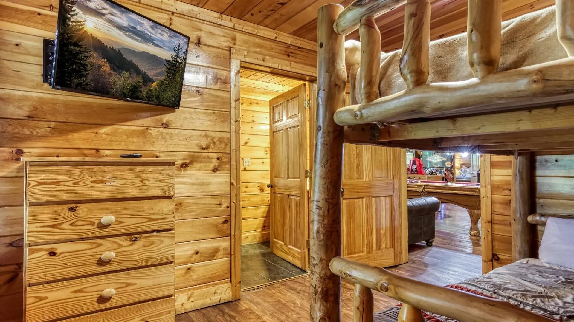 Big Bear Retreat- Game Room, Hot Tub Sleeps 30 *