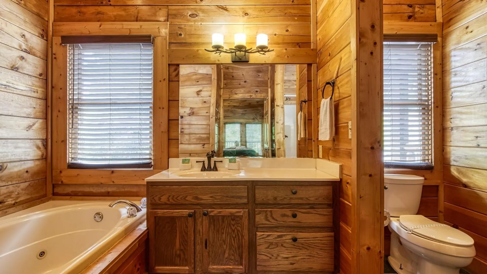 Big Bear Retreat- Game Room, Hot Tub Sleeps 30 بيدجن فورج