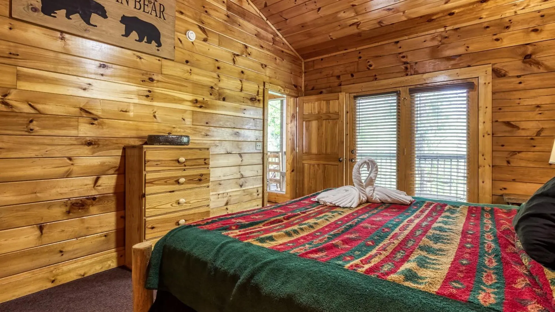 Big Bear Retreat- Game Room, Hot Tub Sleeps 30 *