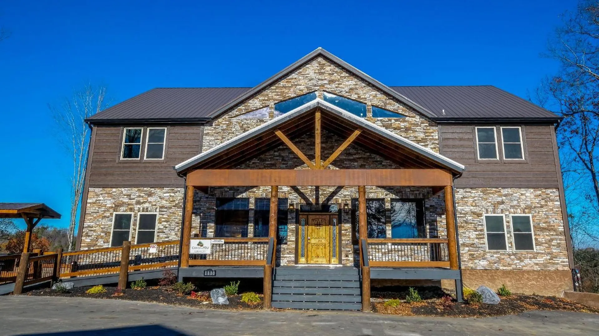 Swim And Gym Mansion * Pigeon Forge