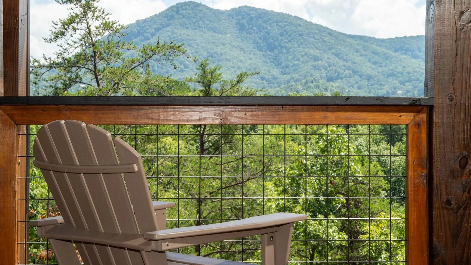 Augys View- Mountain Views-large Parking-large *