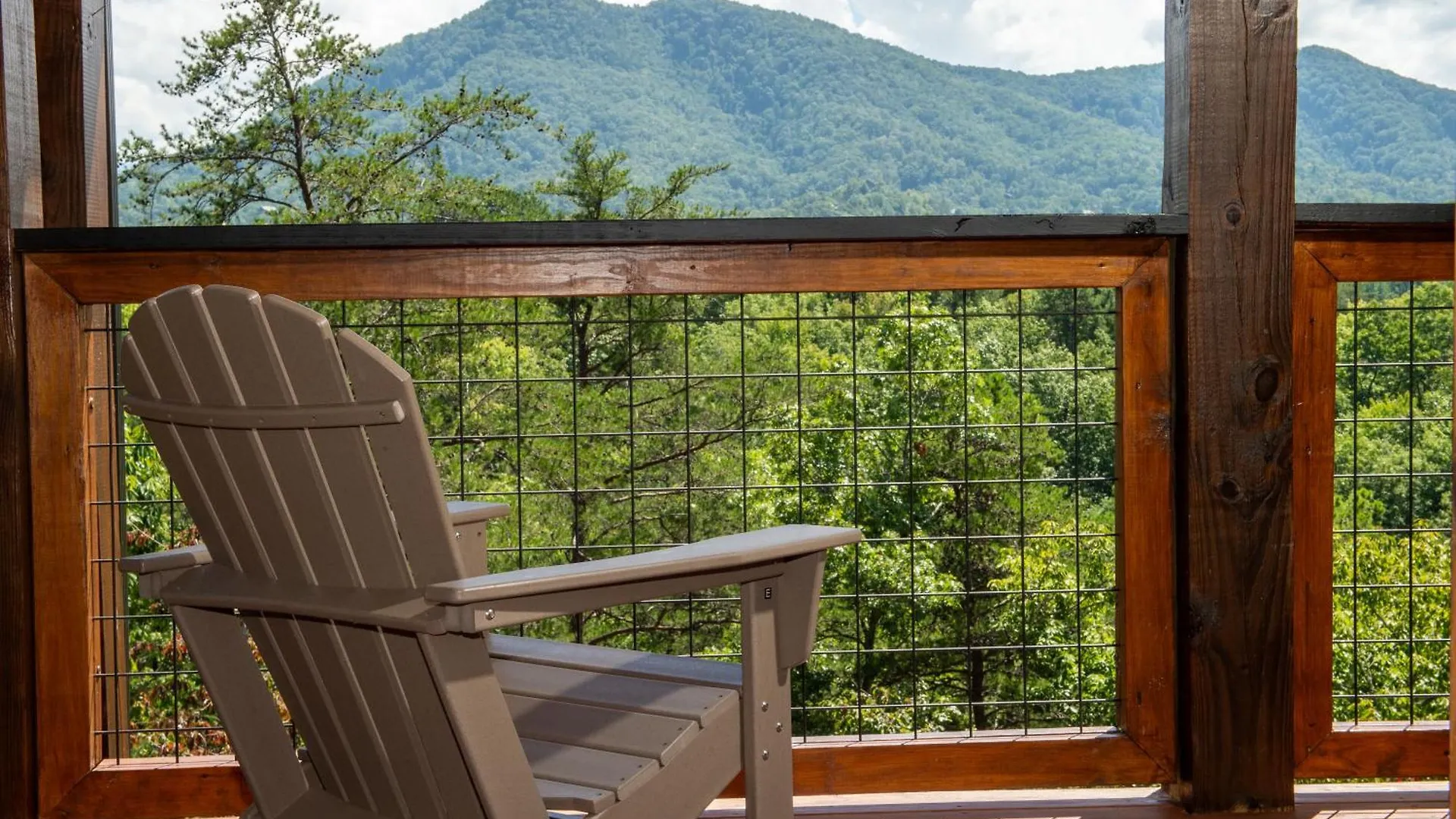 Augys View- Mountain Views-large Parking-large Holiday home