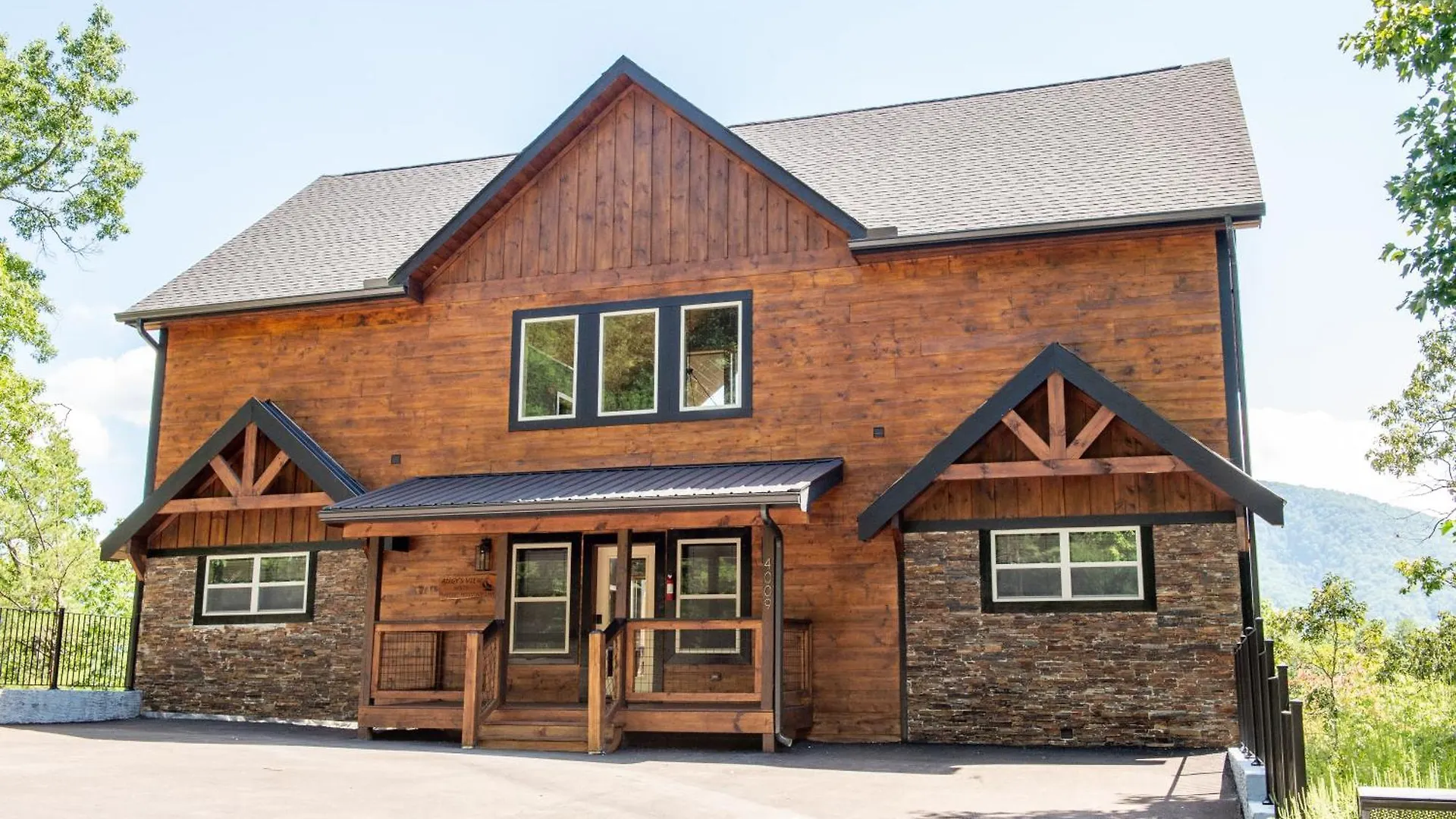 Augys View- Mountain Views-large Parking-large * Pigeon Forge