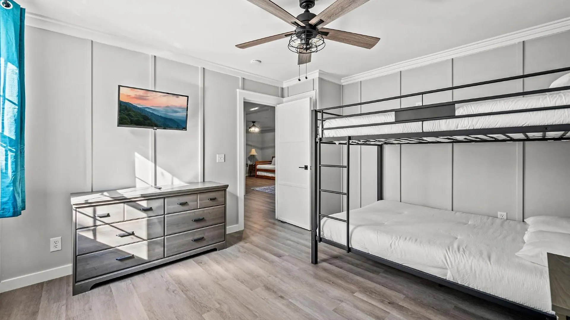 Izzys Getaway A Cozy Retreat In With Hot Tub Game And River Access Semesterbostad Pigeon Forge