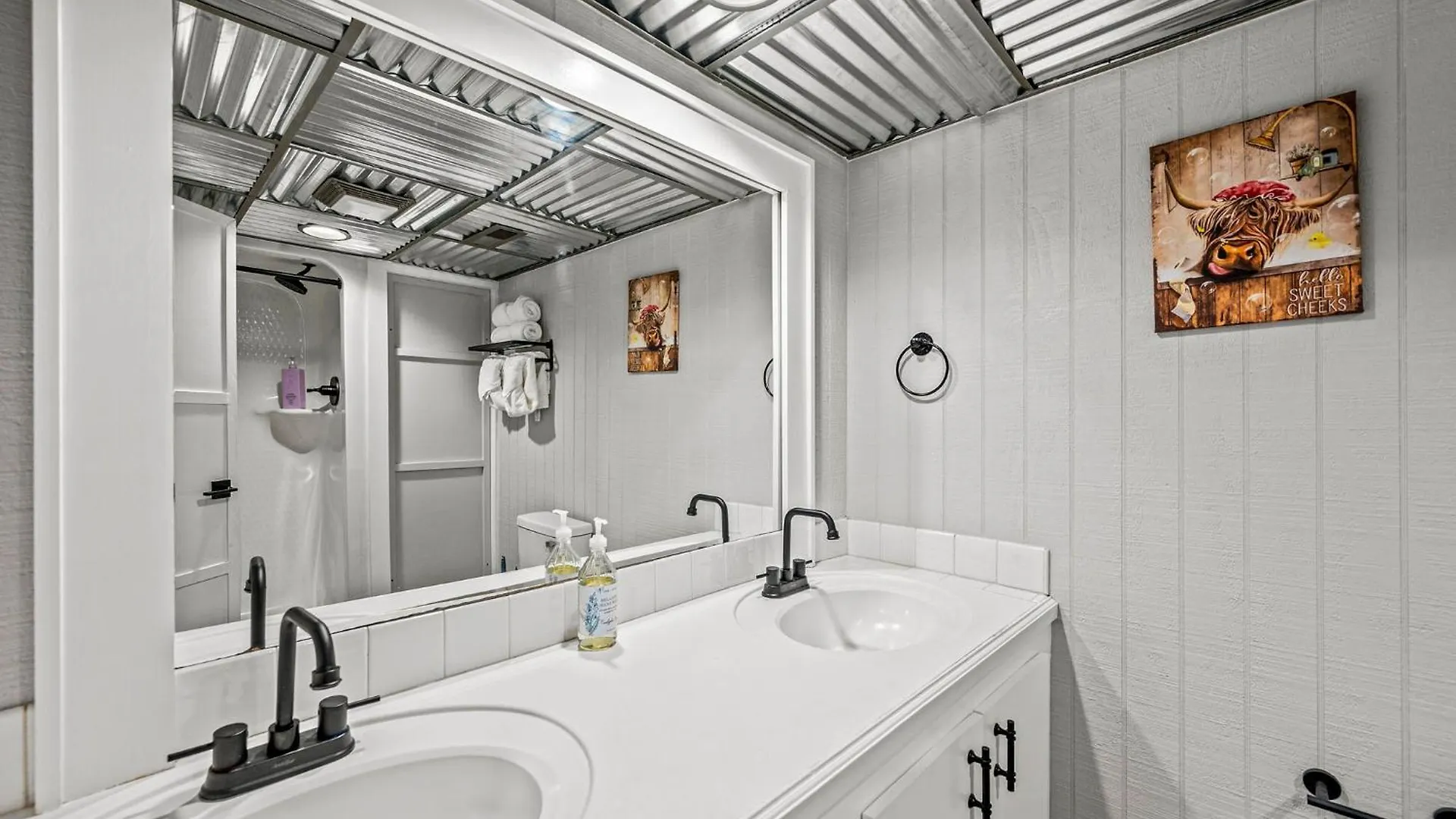 Semesterbostad Izzys Getaway A Cozy Retreat In With Hot Tub Game And River Access Pigeon Forge
