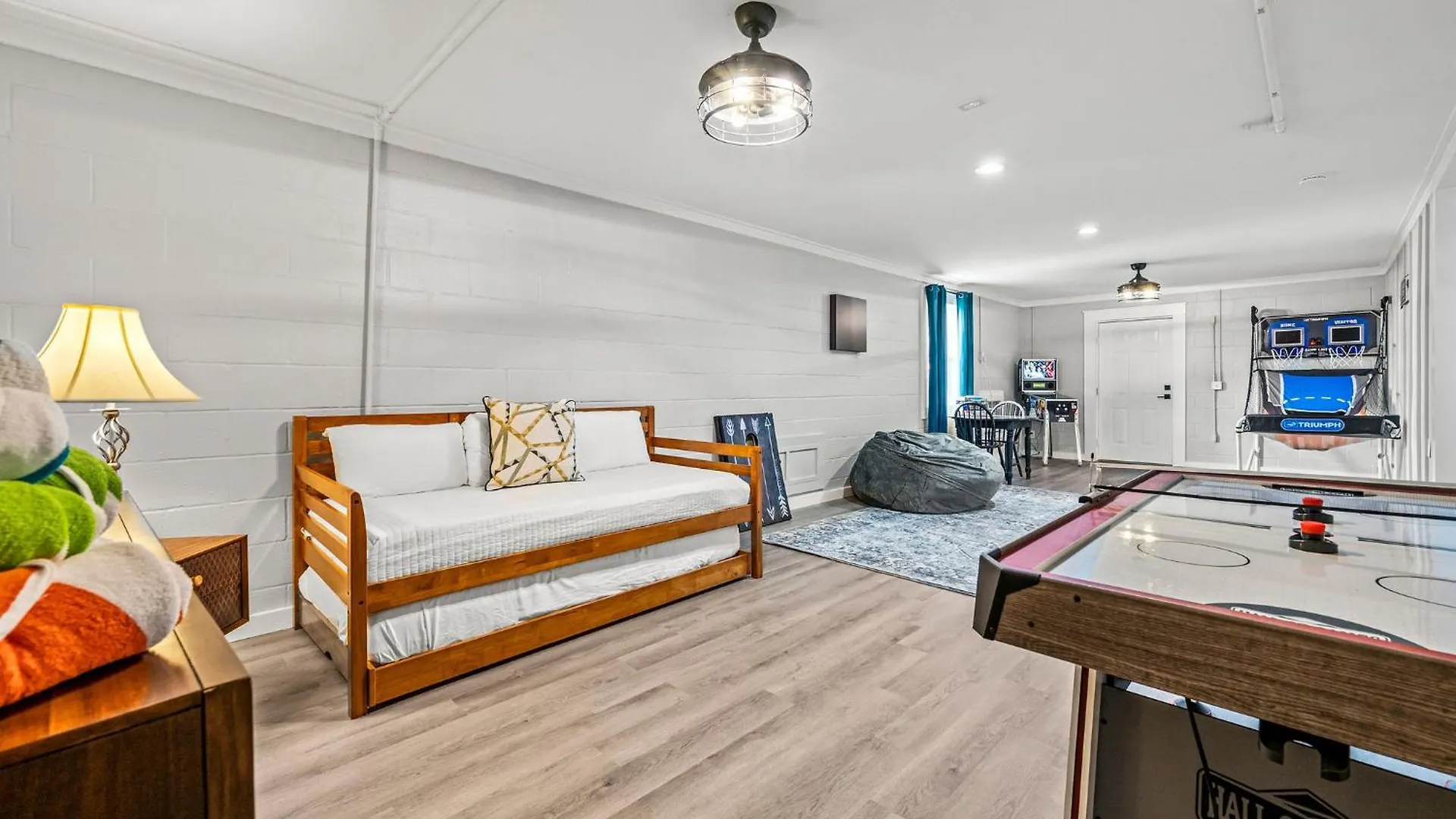 Izzys Getaway A Cozy Retreat In With Hot Tub Game And River Access * Pigeon Forge