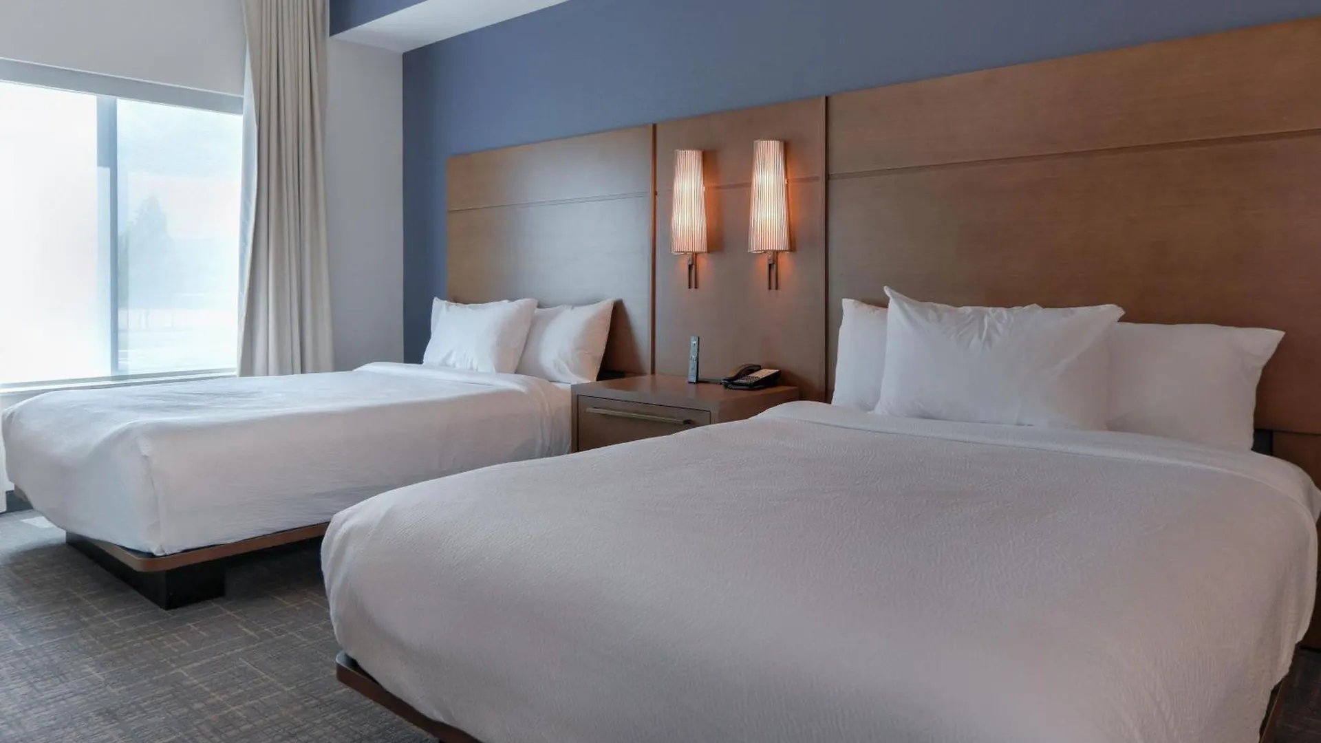 By Marriott Hotell