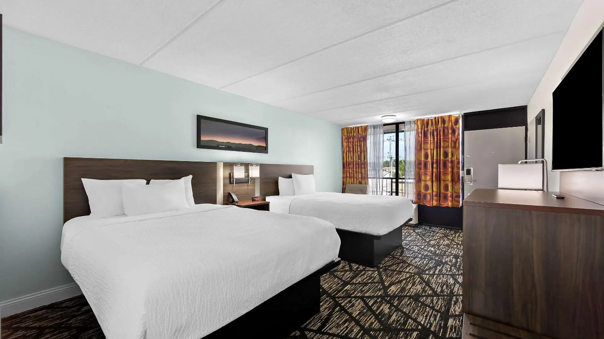 Clarion & Near The Leconte Center 2*