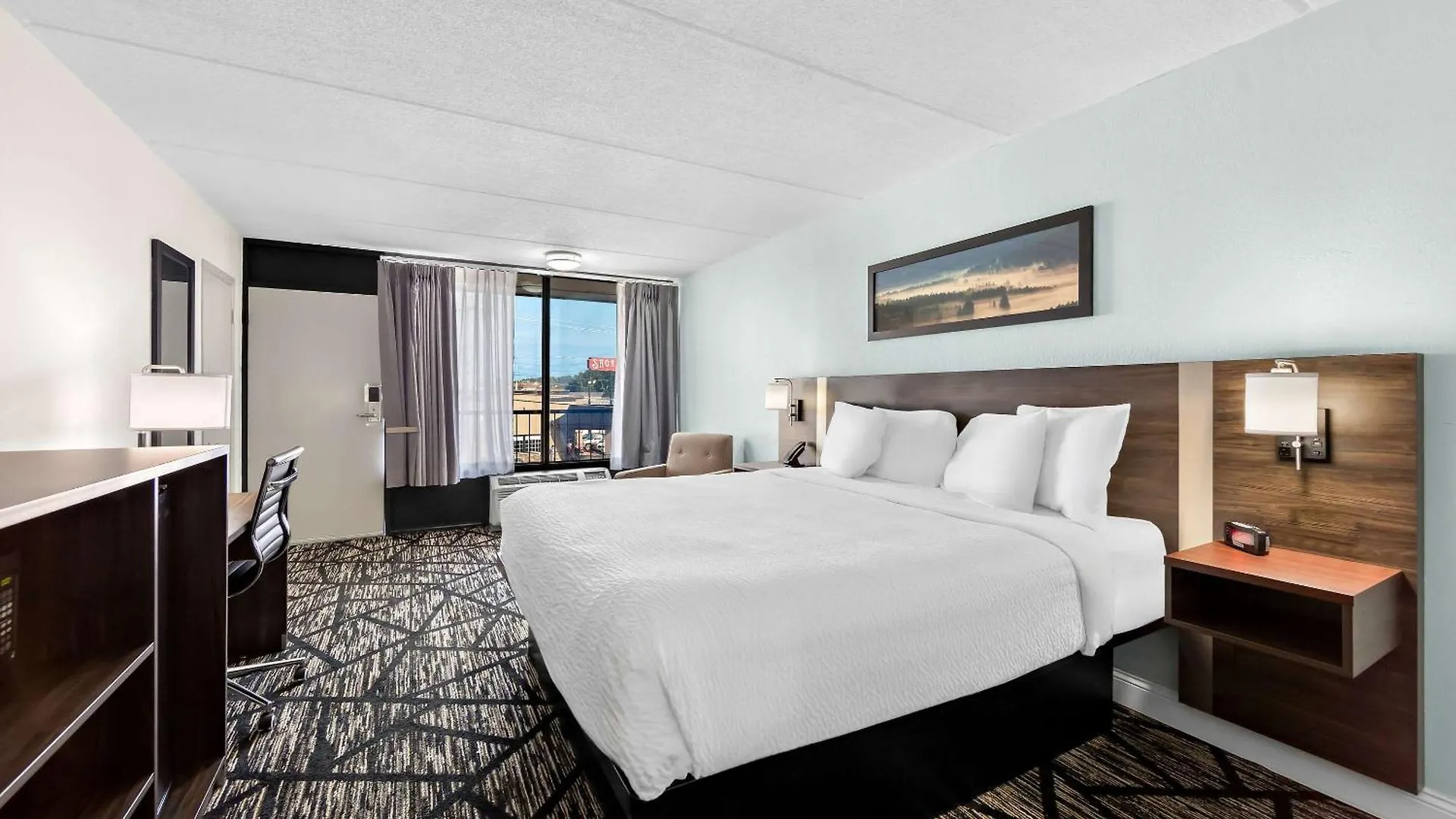 Clarion & Near The Leconte Center Hotel
