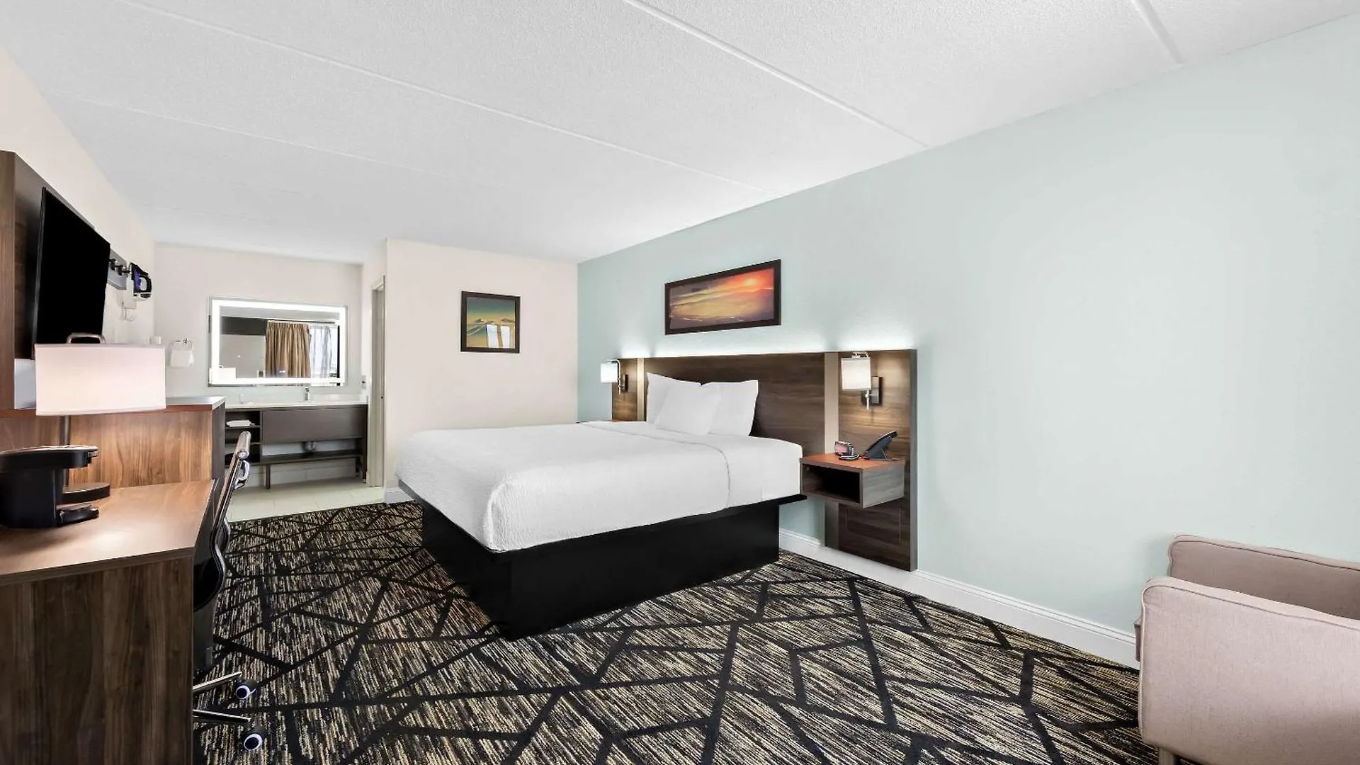 Hotel Clarion & Near The Leconte Center