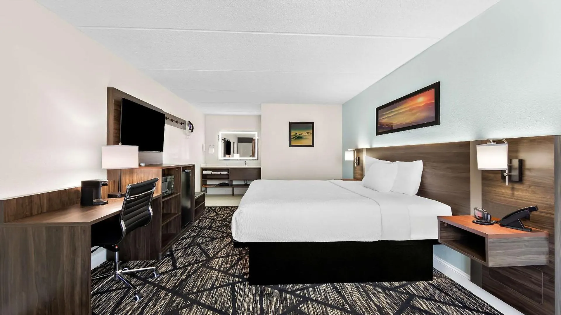 Hotel Clarion & Near The Leconte Center Pigeon Forge