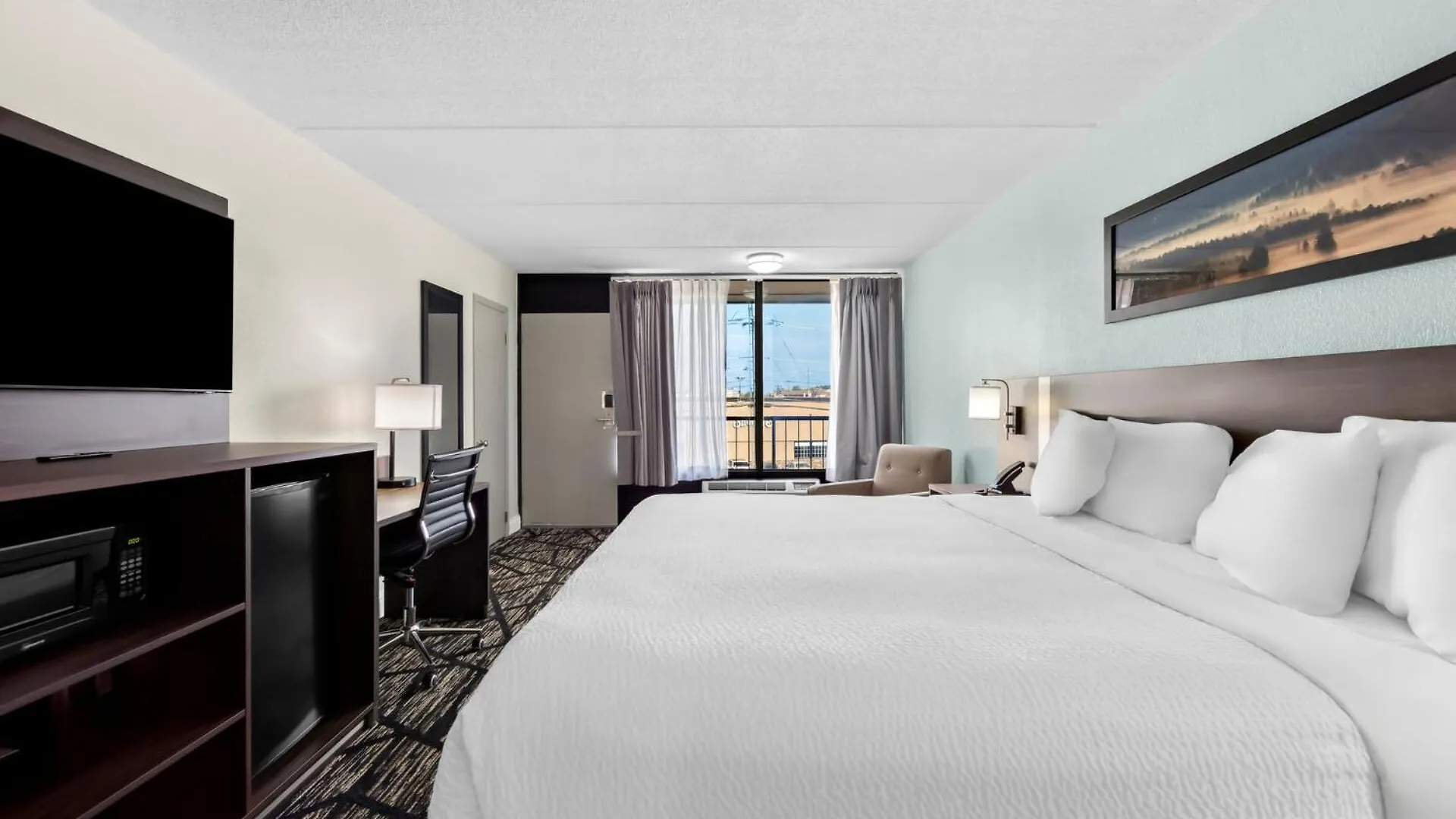 Clarion & Near The Leconte Center Hotel 2*
