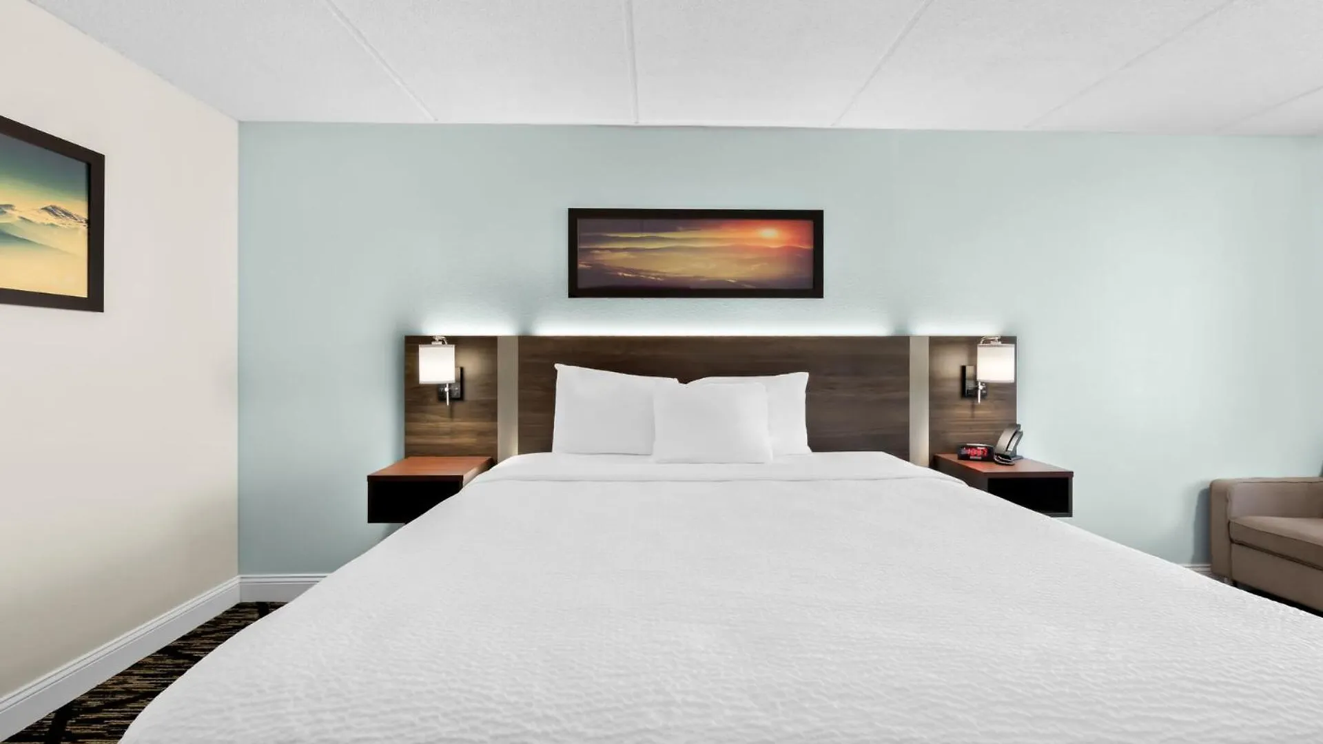 Clarion & Near The Leconte Center Hotel 2*