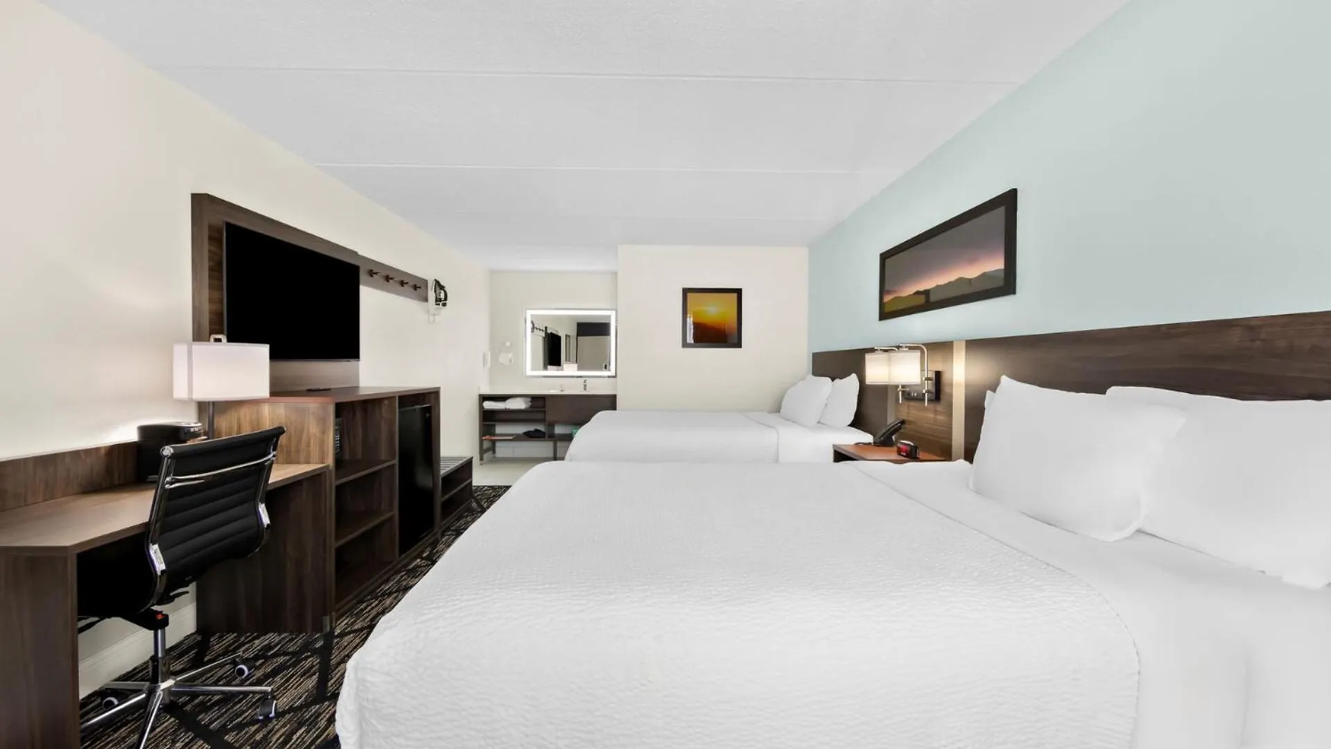 Hotel Clarion & Near The Leconte Center 2*
