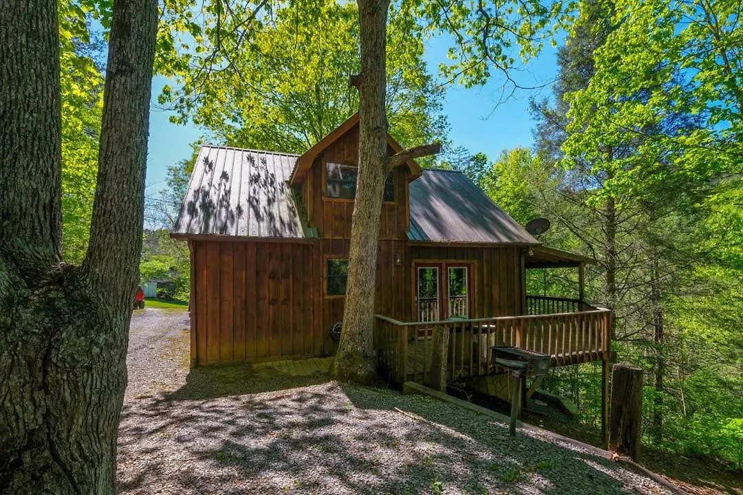 Romantic 1br Hot Tub Free Attraction Tickets Holiday home Pigeon Forge