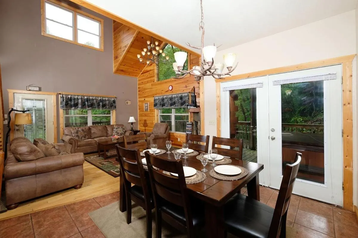 Cozy 2br Just 5 Min To Dollywood Hot Tub Free Attraction Tickets 度假居