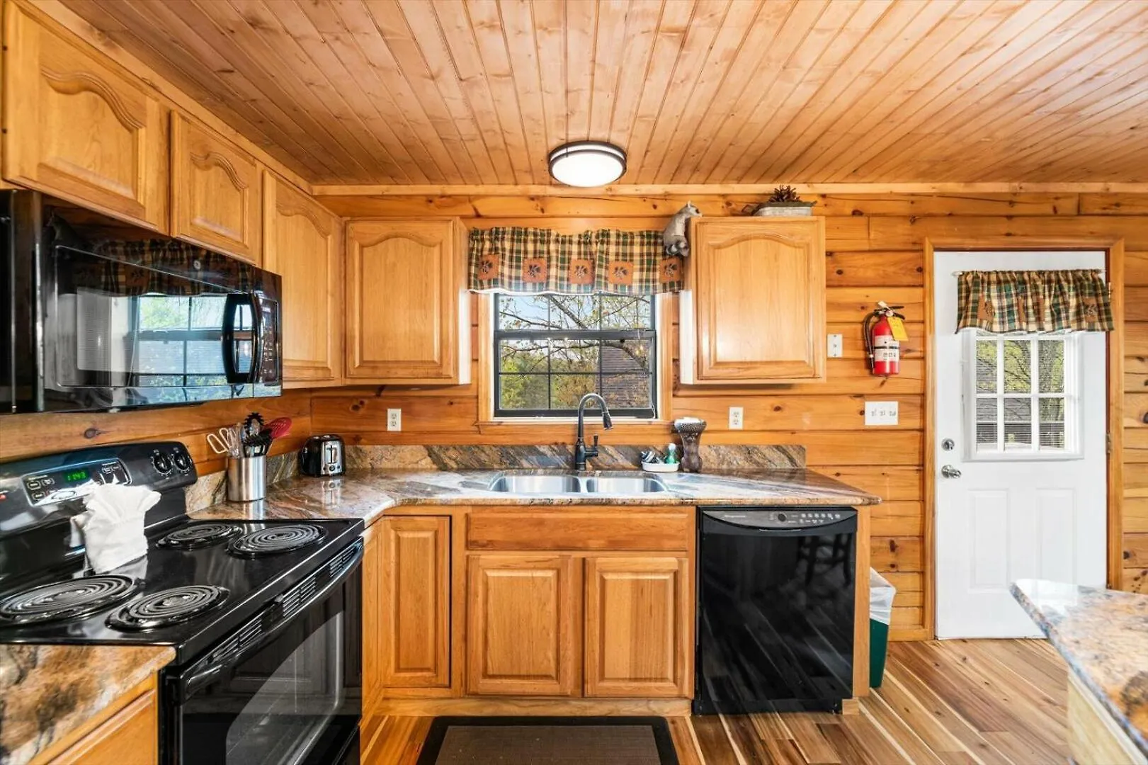 Modern 3br Just 5 Min To Dollywood Hot Tub Pigeon Forge