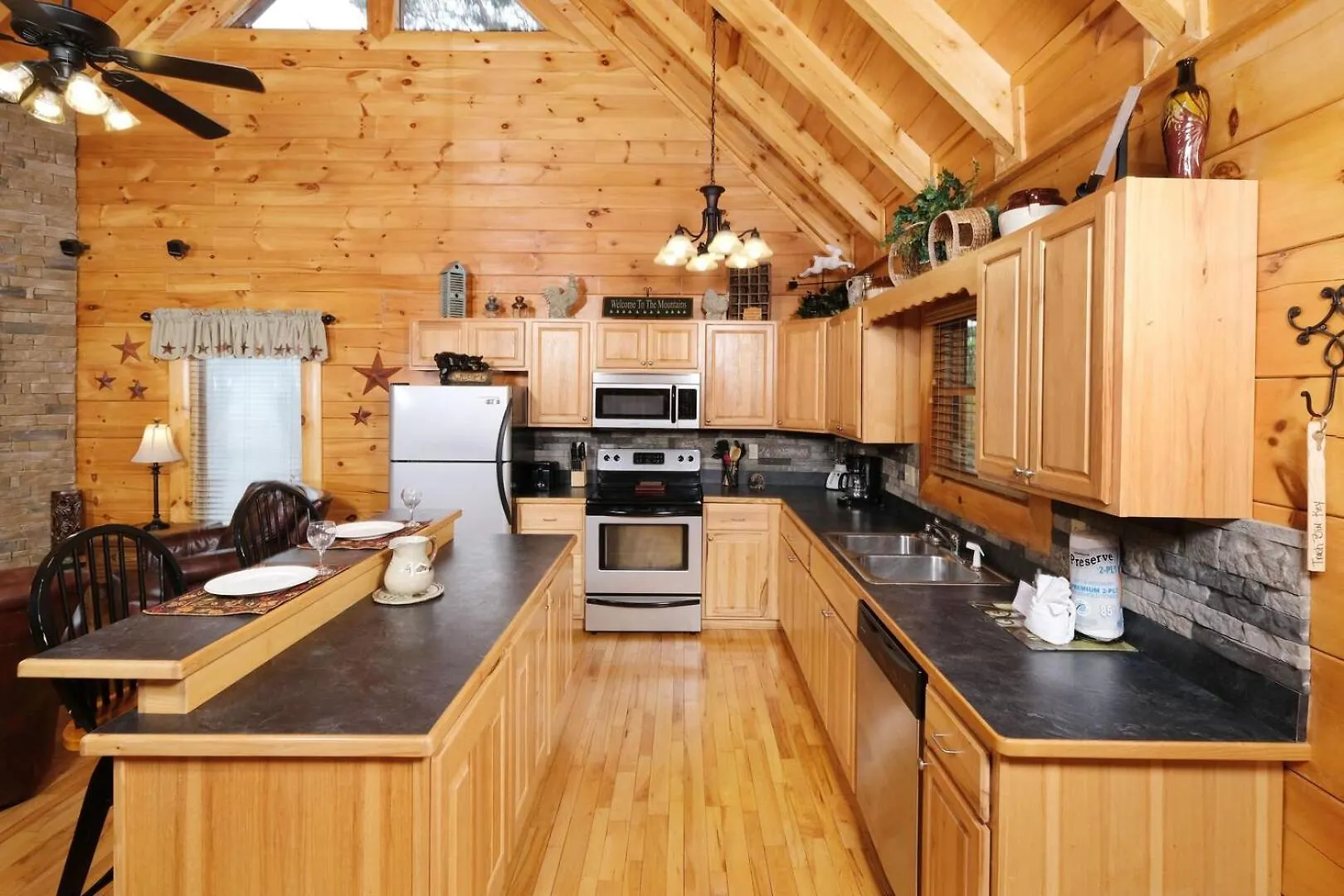 Romantic And Spacious 1br Gameroom Hot Tub Free Attraction Tickets Holiday home *