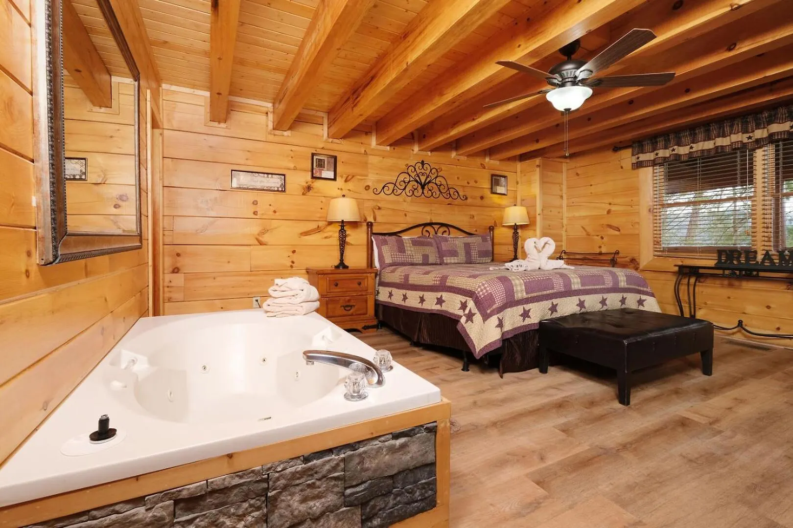 Romantic And Spacious 1br Gameroom Hot Tub Free Attraction Tickets