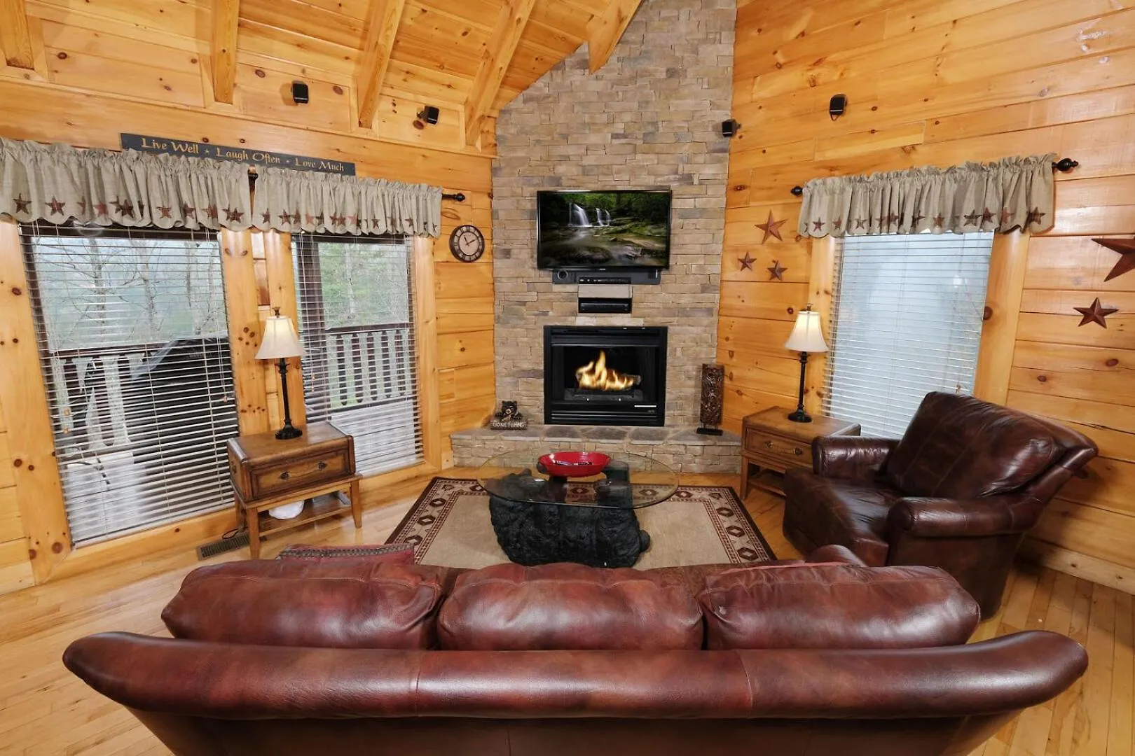Romantic And Spacious 1br Gameroom Hot Tub Free Attraction Tickets Holiday home