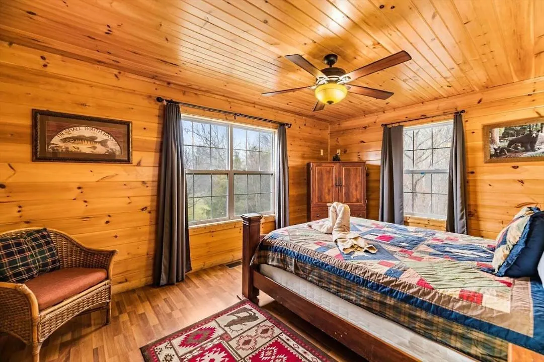 Holiday home Secluded And Spacious 2br Hot Tub Pool Table Free Attraction Tickets Pigeon Forge