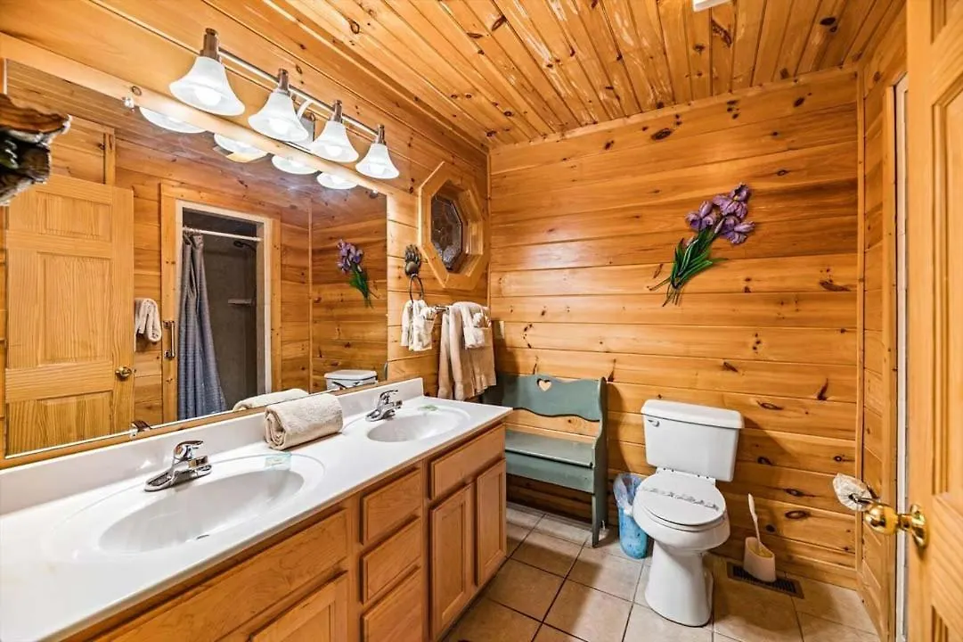 Secluded And Spacious 2br Hot Tub Pool Table Free Attraction Tickets Pigeon Forge