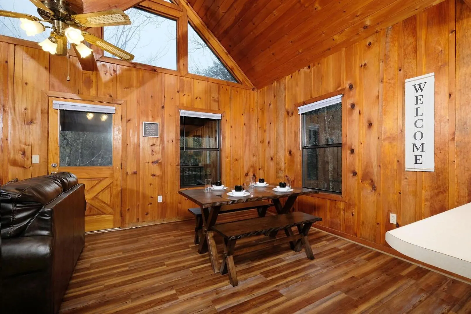 Romantic 1br Hot Tub Free Attraction Tickets Pigeon Forge