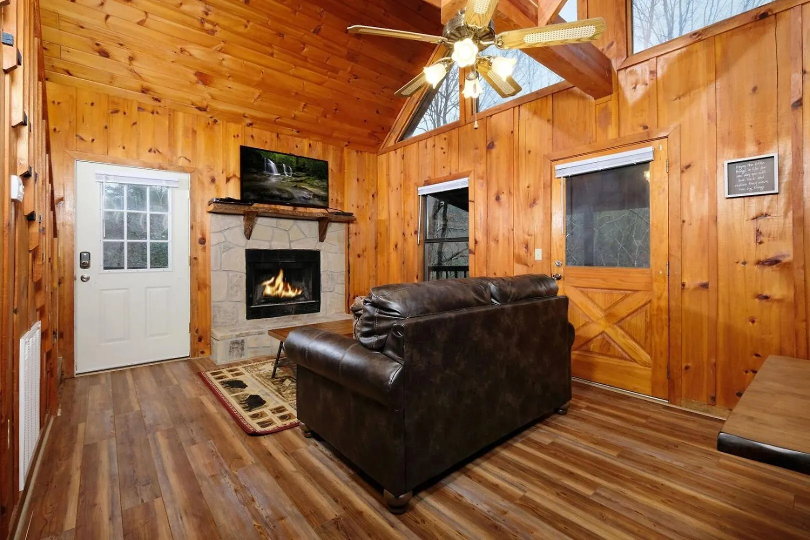 Romantic 1br Hot Tub Free Attraction Tickets *