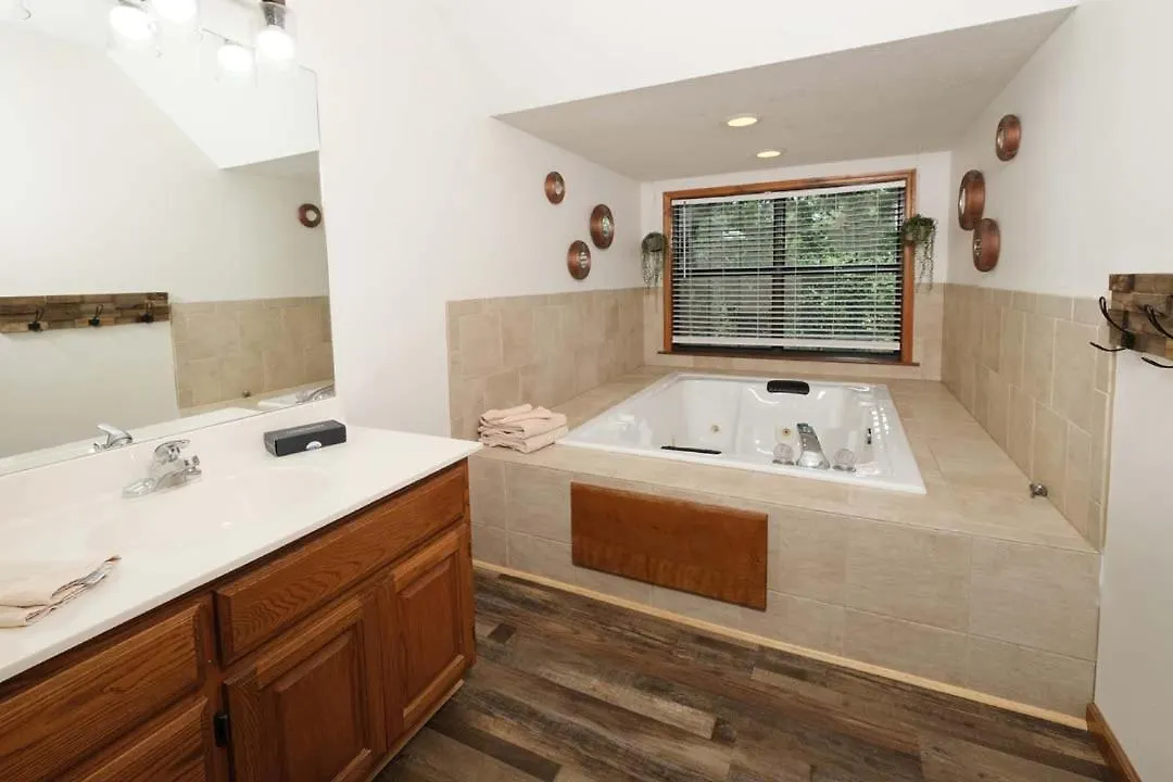 Pet Friendly 2br Just 10 Min To Pkwy! Free Attraction Tickets *