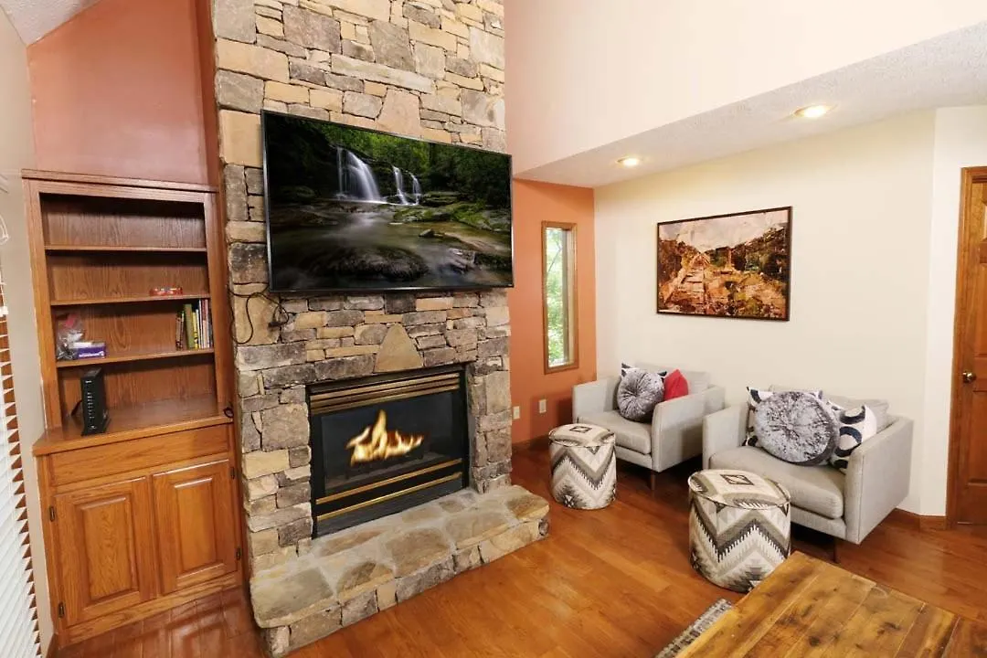 Pet Friendly 2br Just 10 Min To Pkwy! Free Attraction Tickets