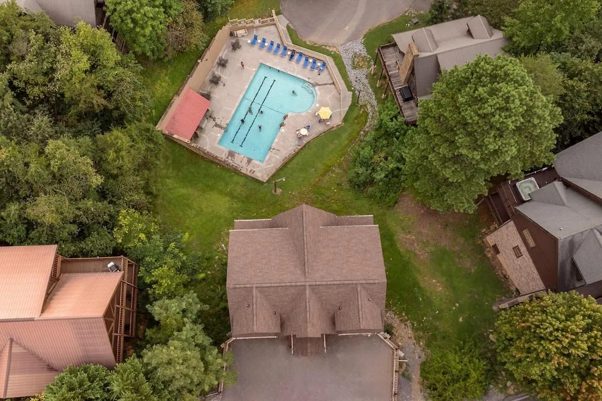In & Out Pool, Near Dollywood, Game Room, Luxury Casa de Férias Pigeon Forge