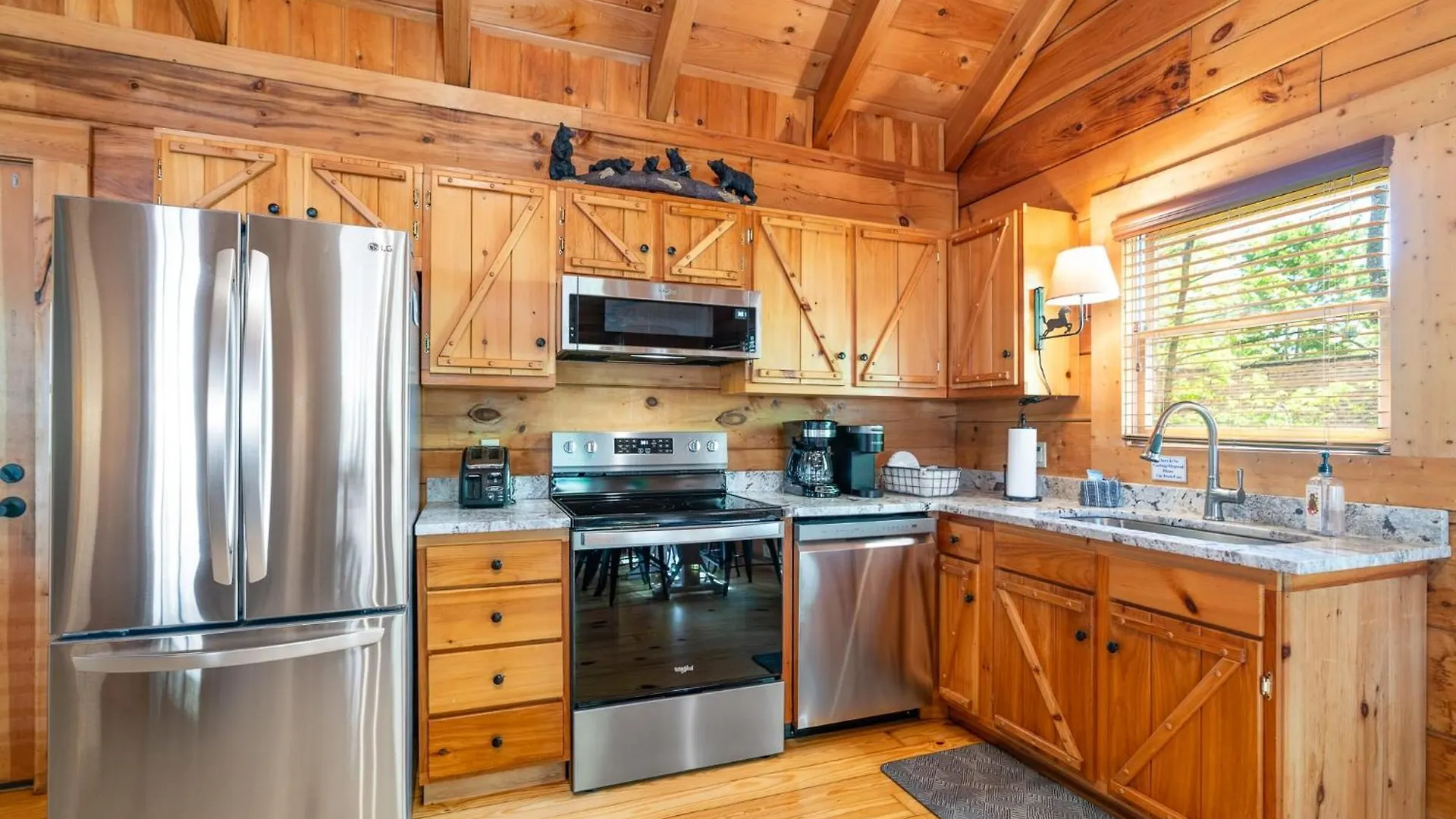 1 Mile To Dollywood 7 Miles To Gburg Hottub Rustic Tatil Evi