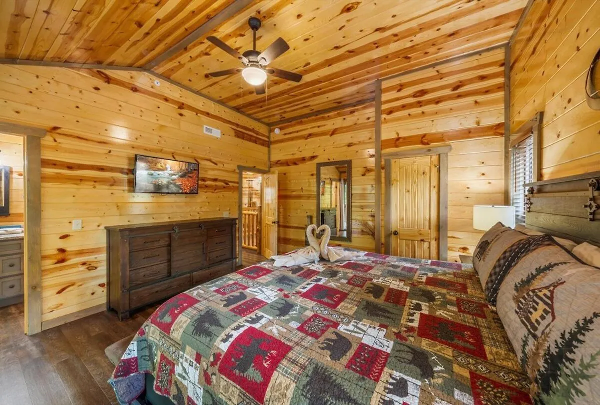 Holiday home Indoor Pool, Near Dollywood, Theater, Luxury *