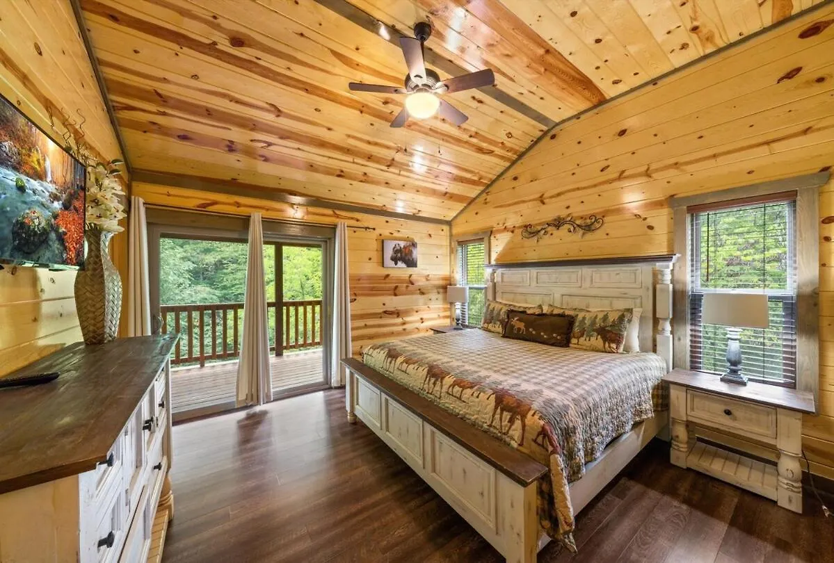 Indoor Pool, Near Dollywood, Theater, Luxury Holiday home *